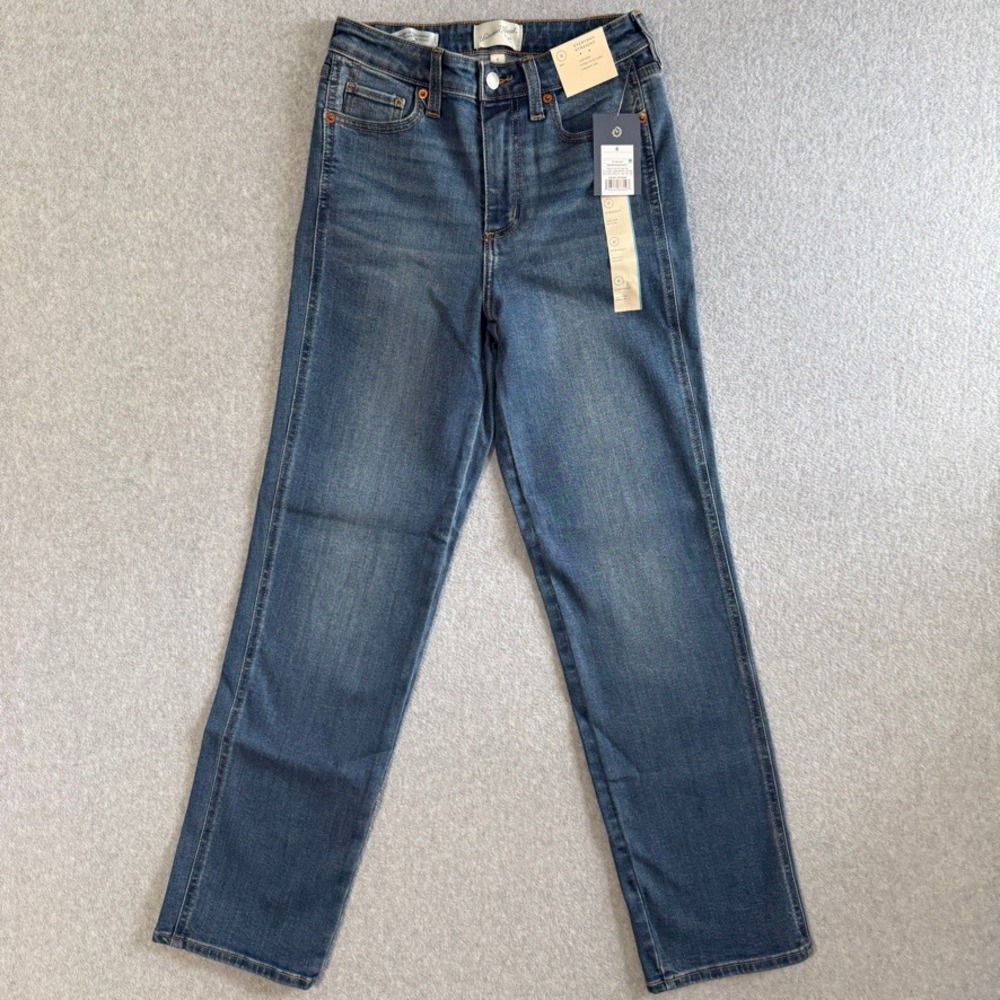 Universal Thread High Rise Everyday Straight Jeans 6 Regular Medium Wash Denim